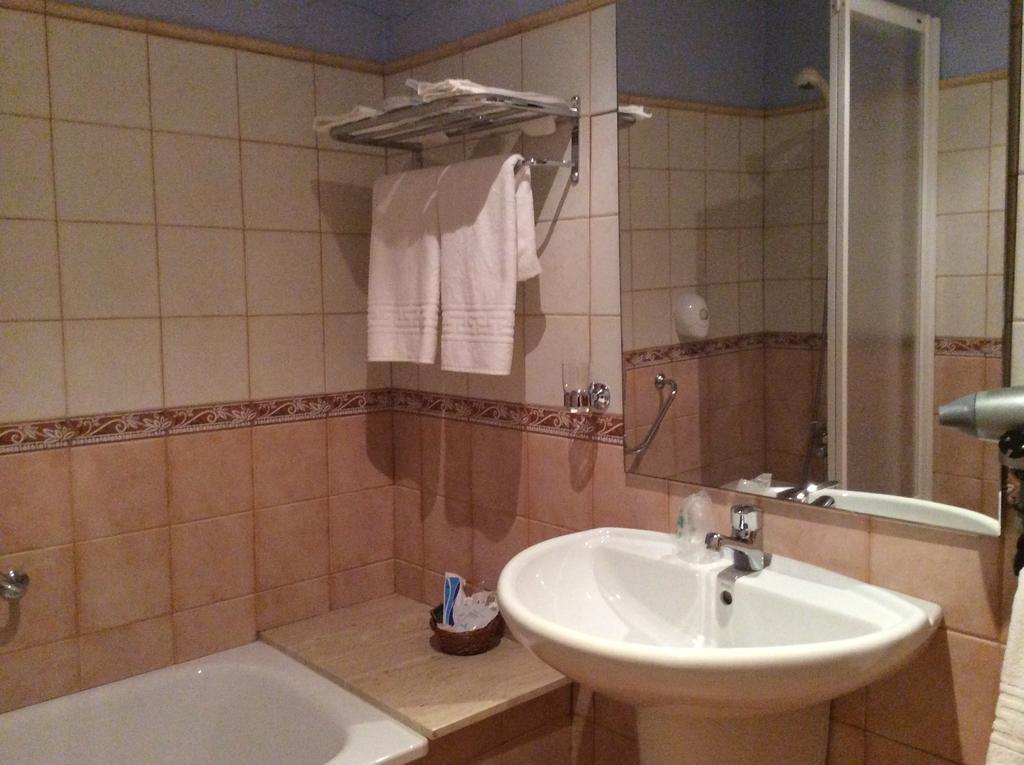 Hotel La Ribera Рибера-де-Кардос Номер фото